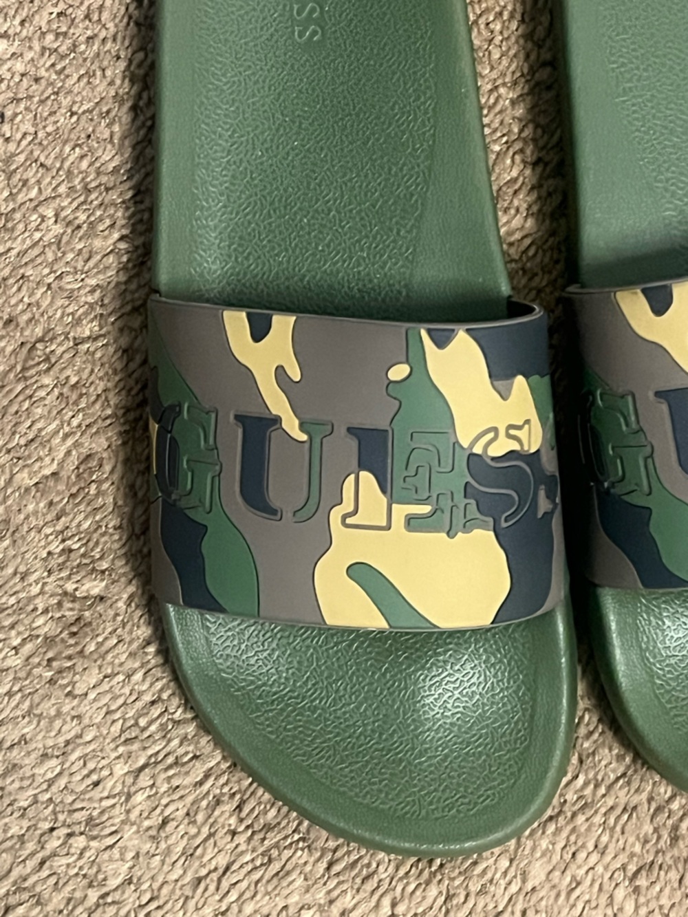 Guess slides sz 12 camouflage